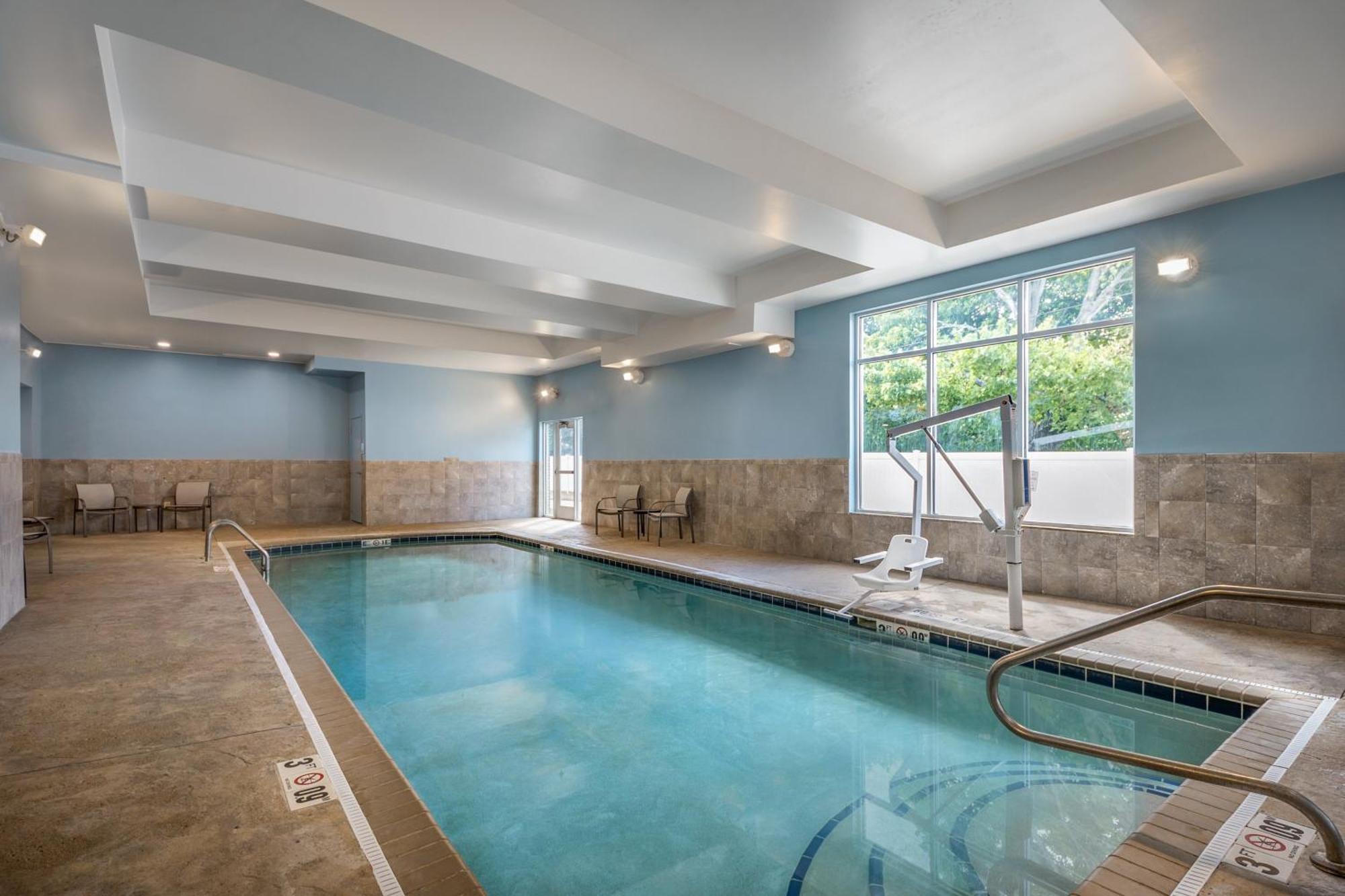 Holiday Inn Express Richmond By Ihg Екстер'єр фото